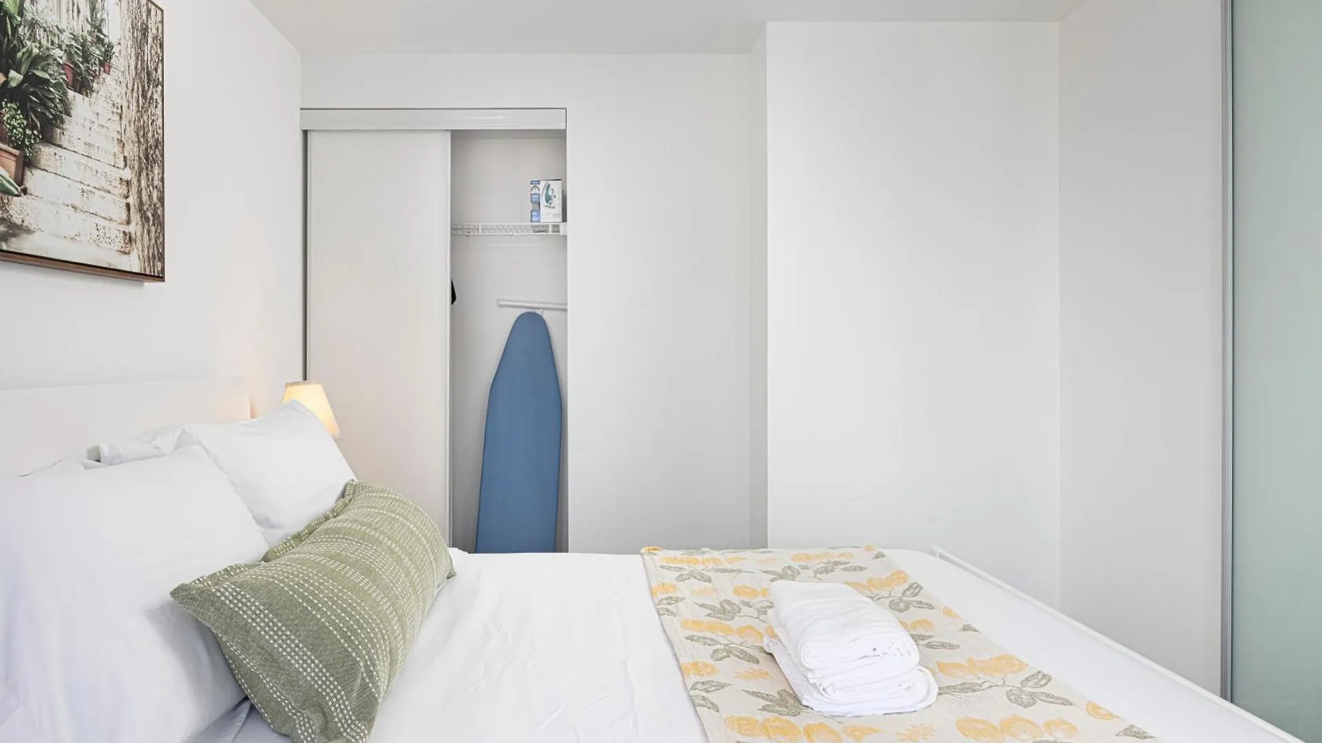 2Br Luxury & Modern Suite 5 Minutes From Eaton Center Toronto 0*,