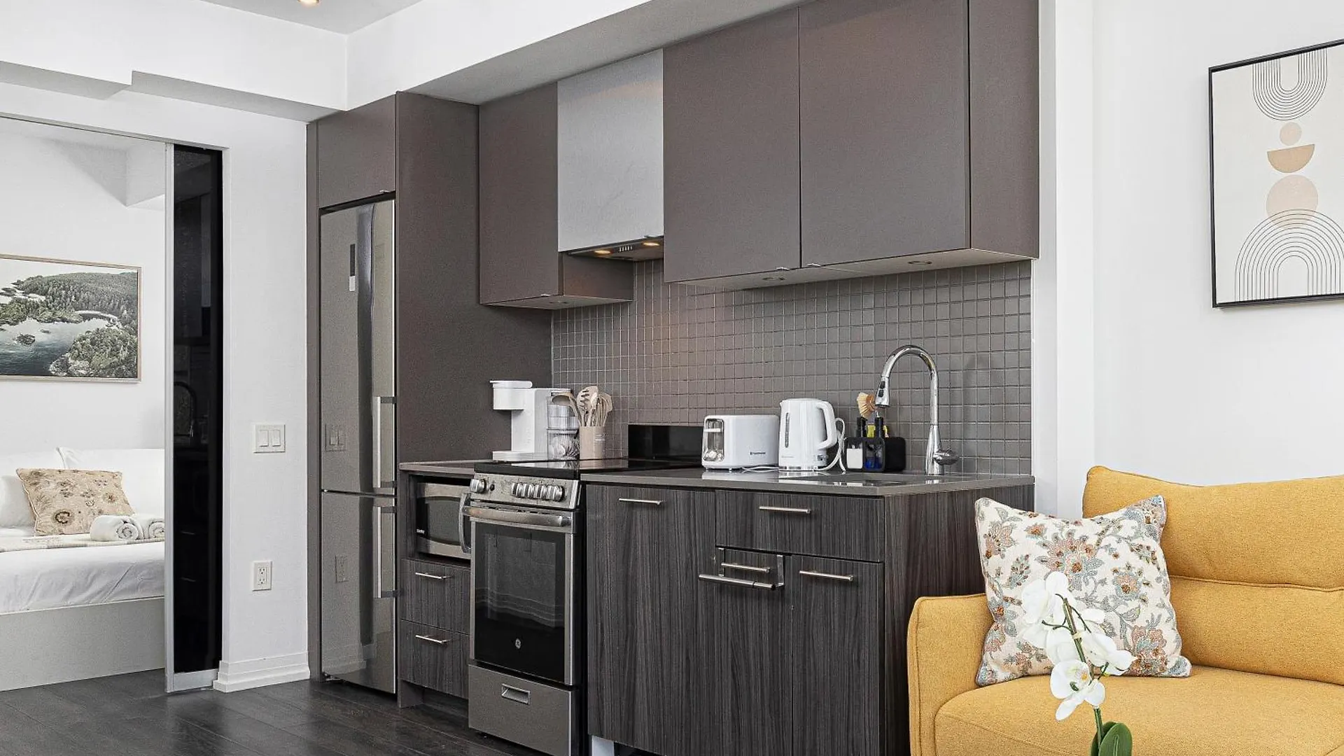 2Br Luxury & Modern Suite 5 Minutes From Eaton Center Toronto 0*,  Canada
