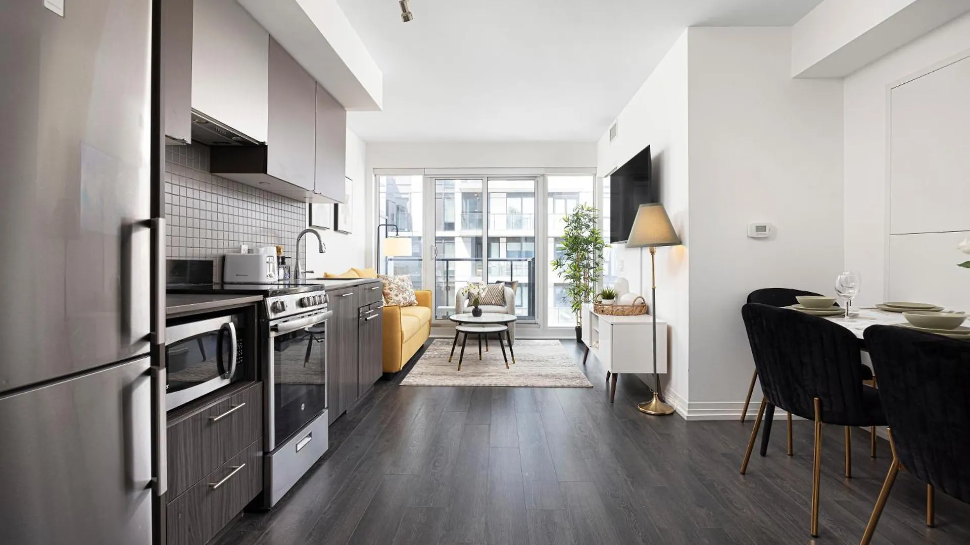Apartment 2Br Luxury & Modern Suite 5 Minutes From Eaton Center Toronto Canada