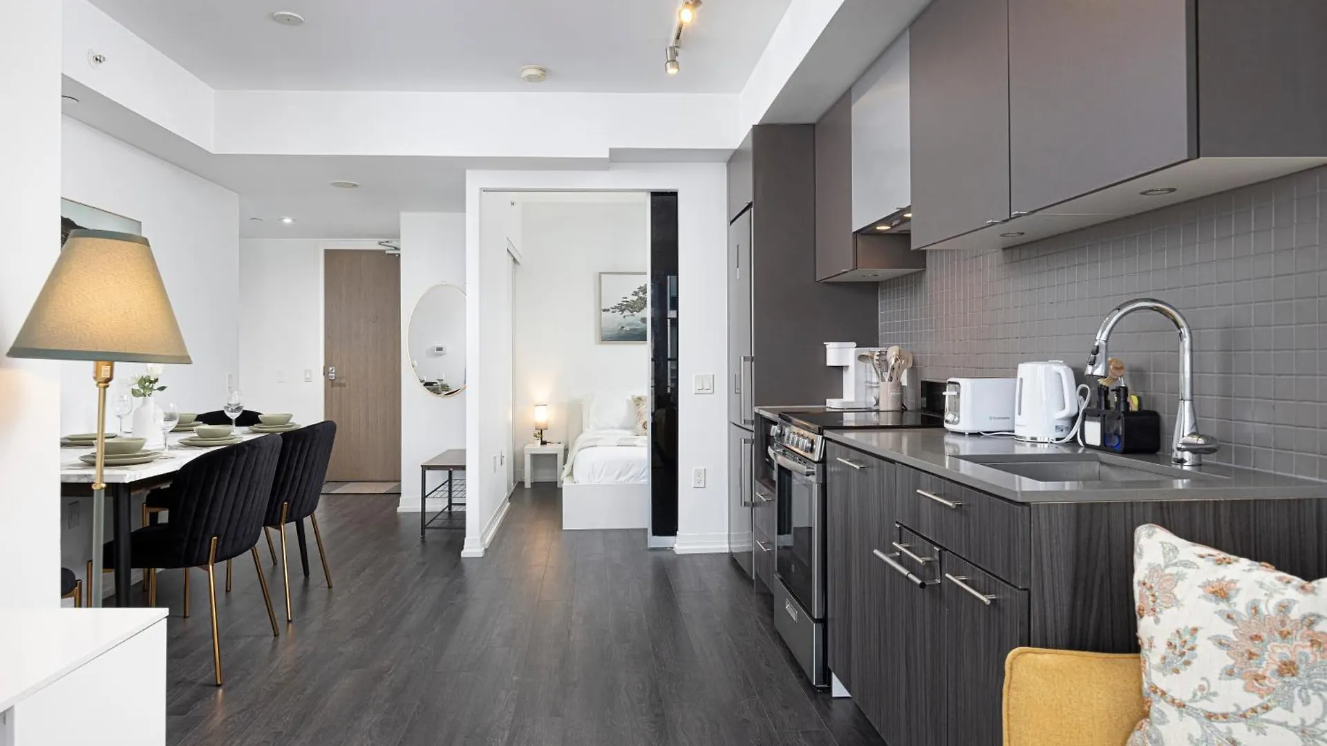 アパート 2Br Luxury & Modern Suite 5 Minutes From Eaton Center トロント カナダ